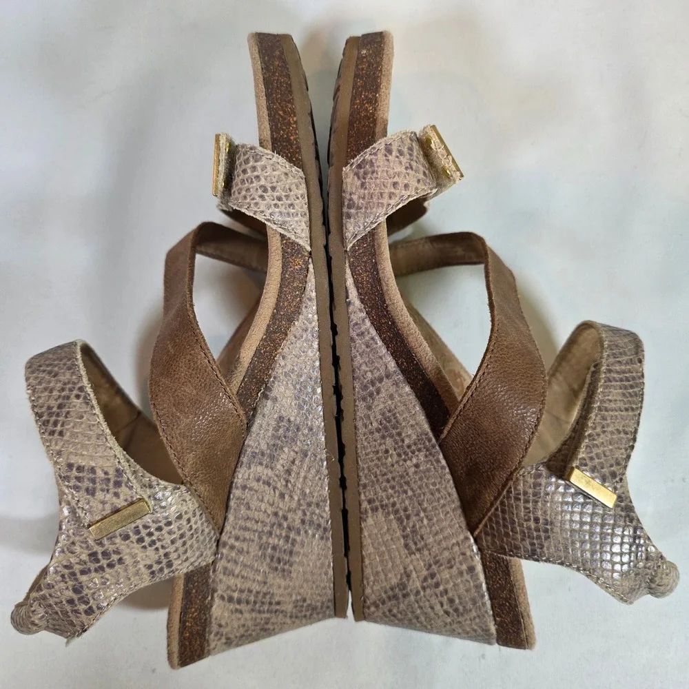 AETREX Womens 8.5 Brynn Wedge Sandals Brown Snakeskin Leather Orthopedic Comfort